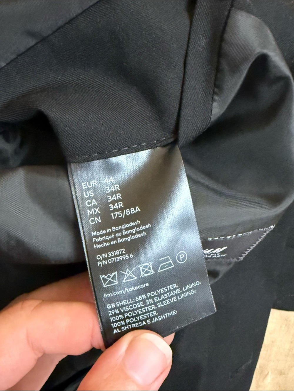 H&M Men's Black Two-Button Blazer - Picture 9 of 10
